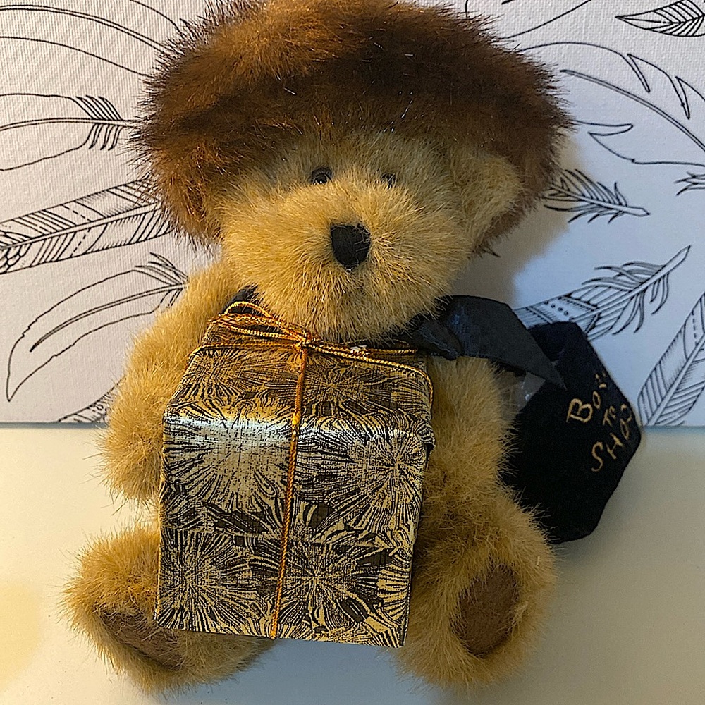 HOLIDAY SALE!! Boyds Bear Plush Ivanna Spendalot “Born to Shop” Holiday Gift